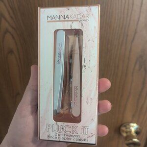 New Manna Kadar Pluck It 2 Piece Tweezer Set Full Size Kit